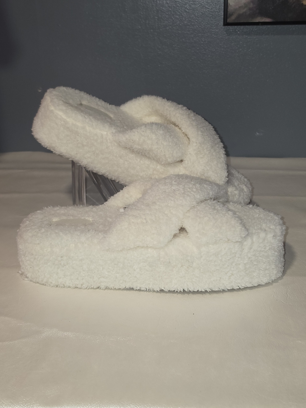 NWT PINK Victoria's Secret Cream Sherpa Platform Flip Flop Slippers Size 9-10